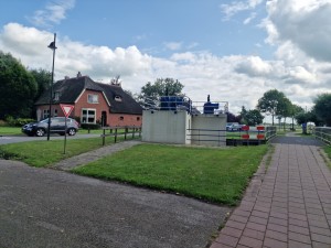 
                            <b>Klein gemaal naast een huis met rieten dak, rustige omgeving.</b><br>
                                                        <b>ISO:</b> 50 | <b>Sluitertijd:</b> 1/9709 | <b>Diafragma:</b> f/1.8 | <b>Datum:</b> 2025-07-27

                        