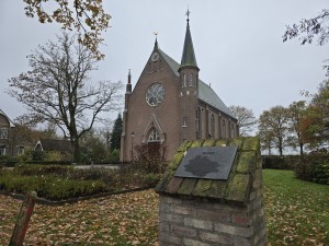 
                            <b>Neogotische bakstenen kerk met torenspits en roosvenster.</b><br>
                                                        <b>ISO:</b> 50 | <b>Sluitertijd:</b> 1/180 | <b>Diafragma:</b> f/1.7 | <b>Datum:</b> 2025-11-16

                        